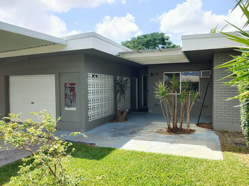 9 Smart Street, Mooroobool QLD 4870