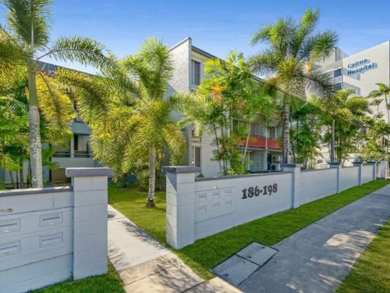 30/186 Lake Street, Cairns North QLD 4870