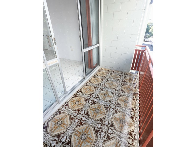 30/186 Lake Street, Cairns North QLD 4870