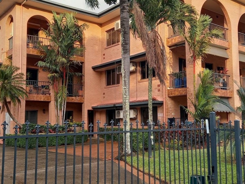 4/271 The Esplanade, Cairns North QLD 4870