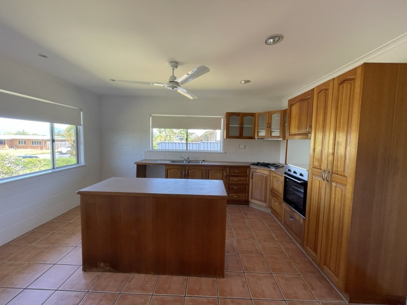 11 Wirrah Street, Bayview Heights QLD 4868