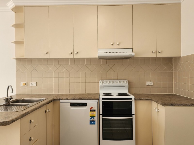 1/426 McCoombe Street, Mooroobool QLD 4870