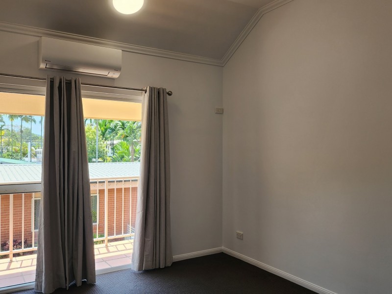 1/426 McCoombe Street, Mooroobool QLD 4870
