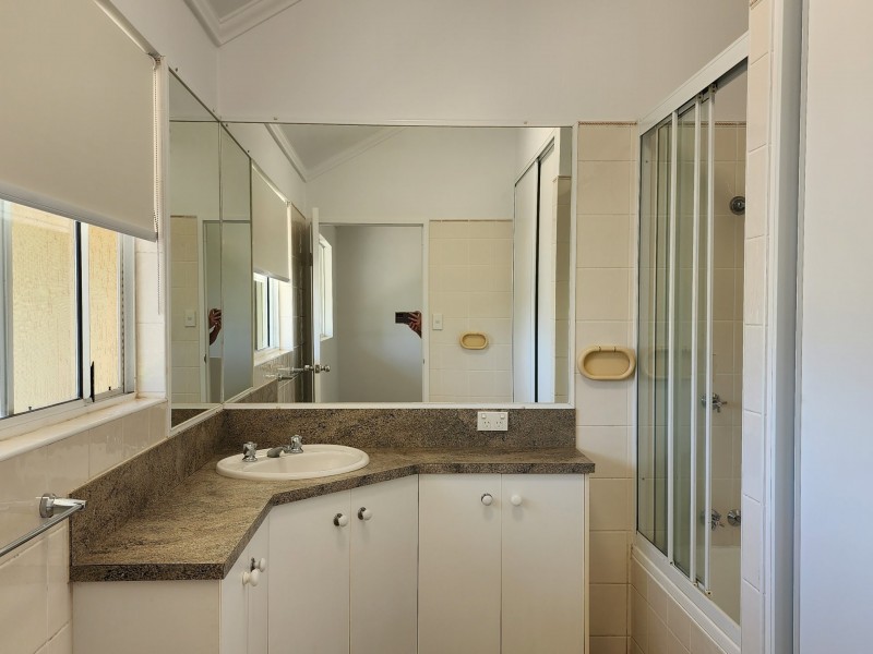 1/426 McCoombe Street, Mooroobool QLD 4870