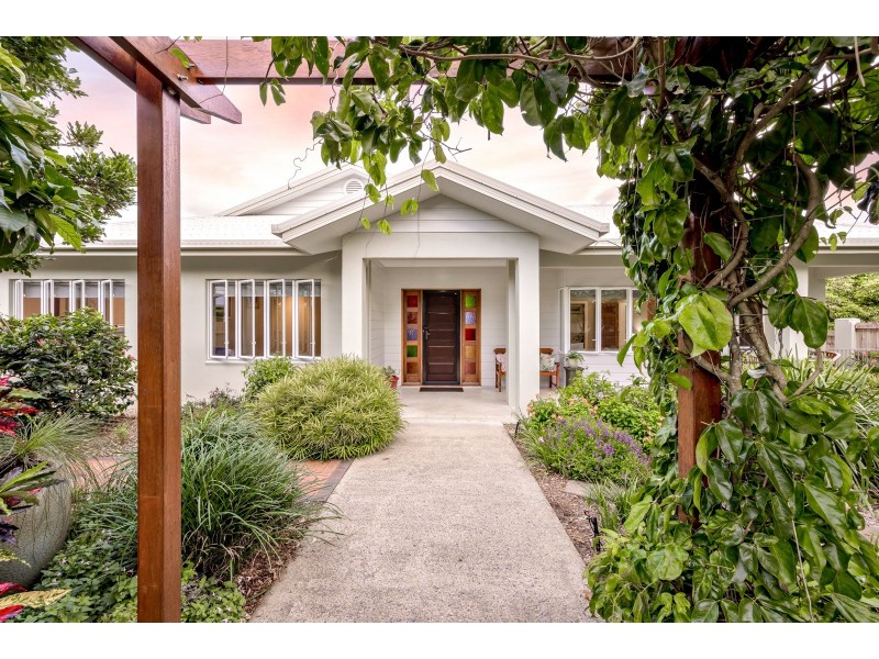 11 Hudson Street, Whitfield QLD 4870
