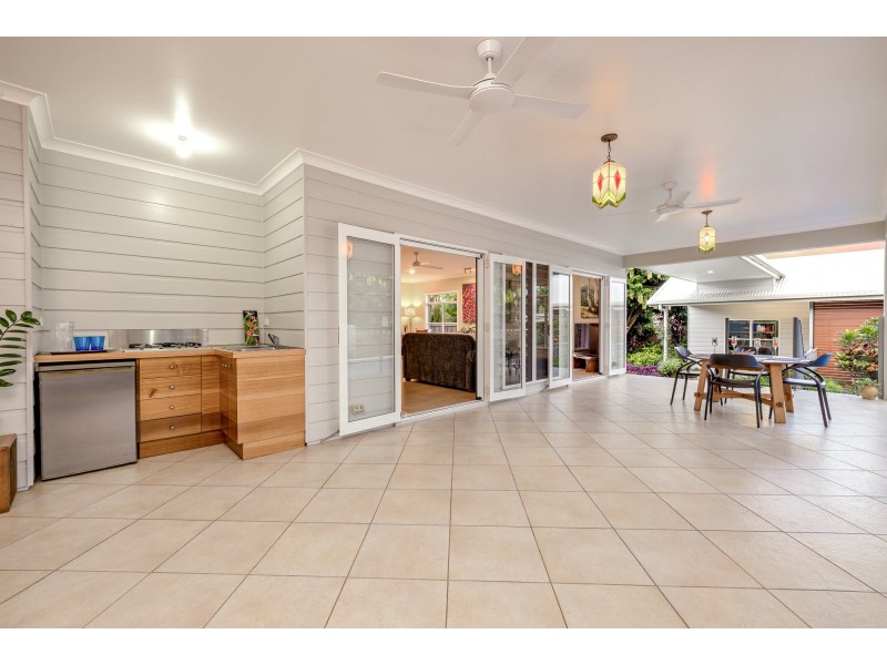 11 Hudson Street, Whitfield QLD 4870