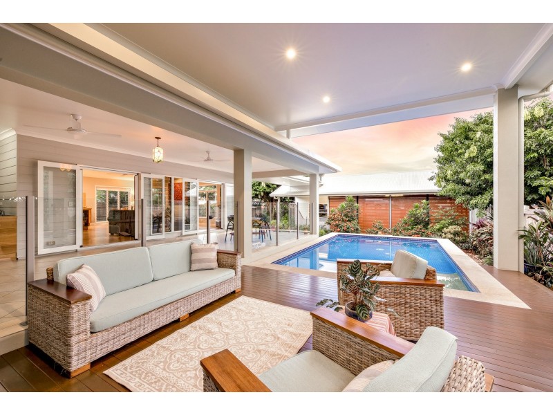 11 Hudson Street, Whitfield QLD 4870