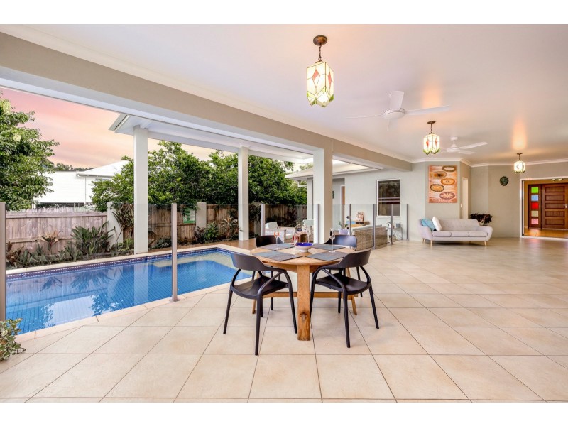 11 Hudson Street, Whitfield QLD 4870