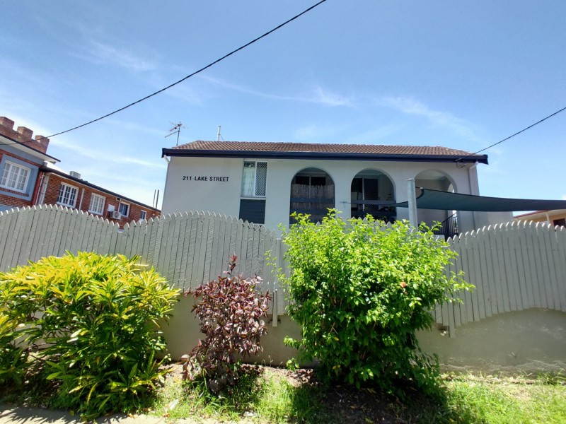 10/211 Lake Street, Cairns North QLD 4870