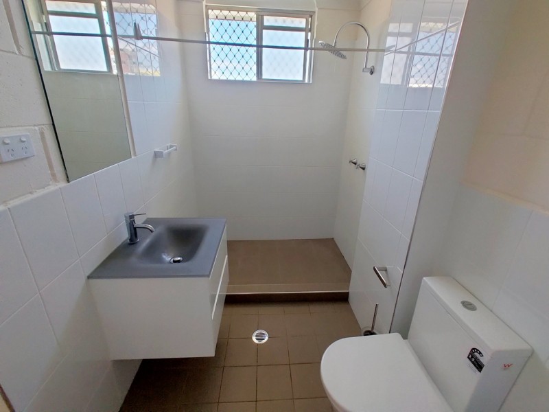 10/211 Lake Street, Cairns North QLD 4870