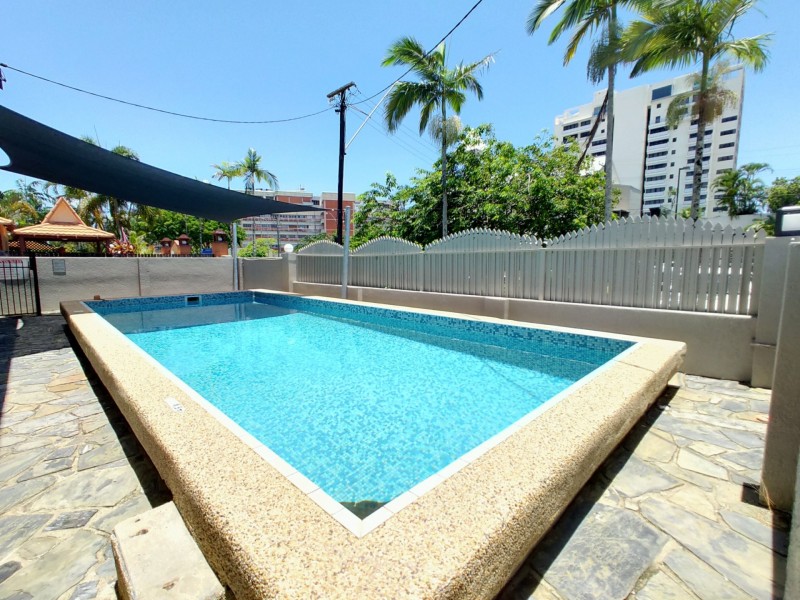 10/211 Lake Street, Cairns North QLD 4870