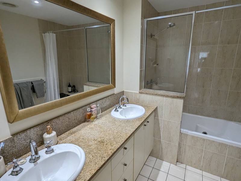 1227/2 Greenslopes Street, Cairns North QLD 4870