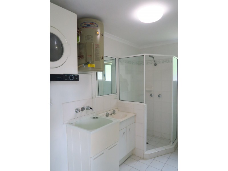 4/150 Pease Street, Manoora QLD 4870