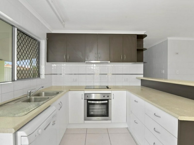 7 Denman Close, Manoora QLD 4870
