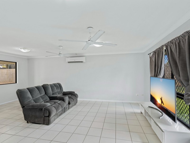 5 Hillman Place, Bentley Park QLD 4869