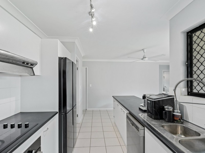 5 Hillman Place, Bentley Park QLD 4869