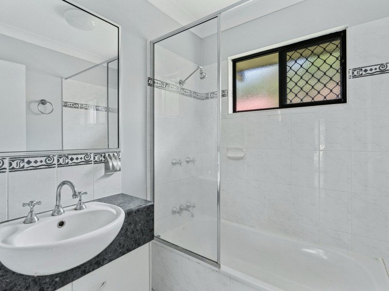 5 Hillman Place, Bentley Park QLD 4869
