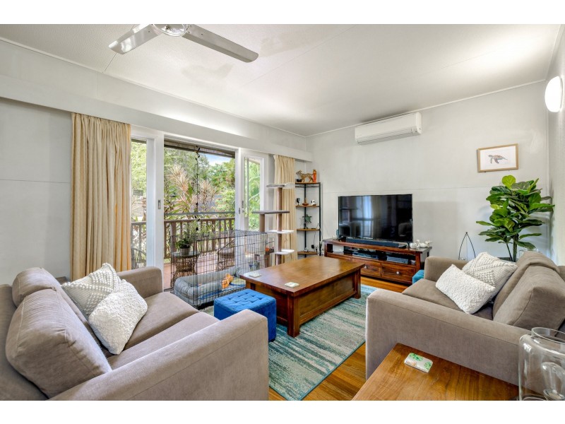 128 Upper Richardson Street, Whitfield QLD 4870