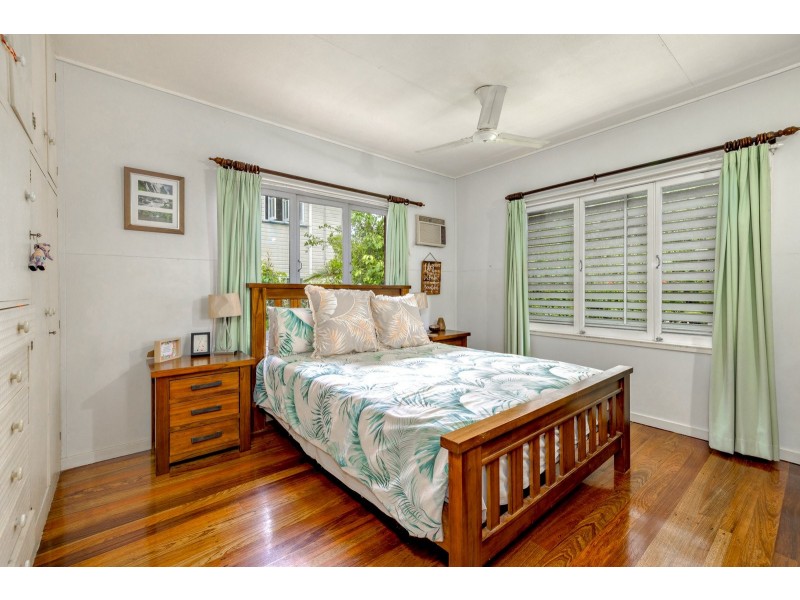 128 Upper Richardson Street, Whitfield QLD 4870