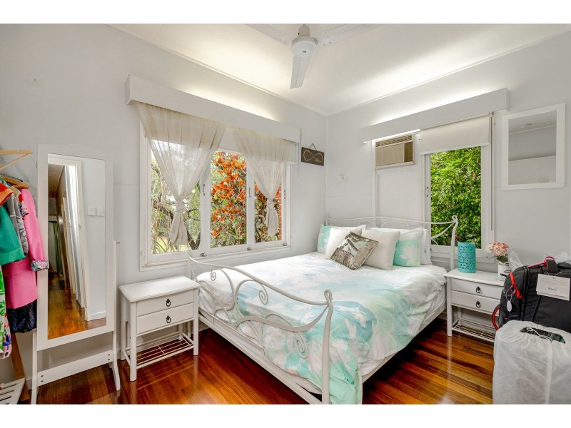 128 Upper Richardson Street, Whitfield QLD 4870