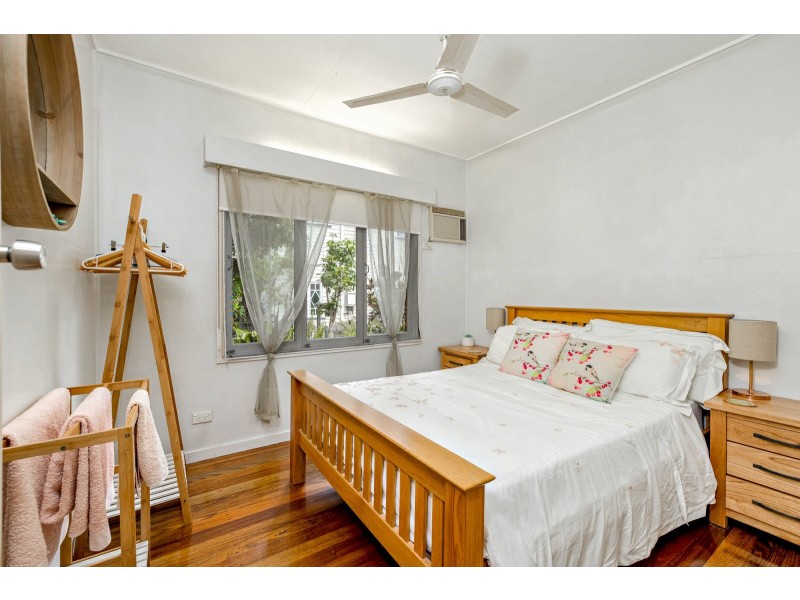 128 Upper Richardson Street, Whitfield QLD 4870