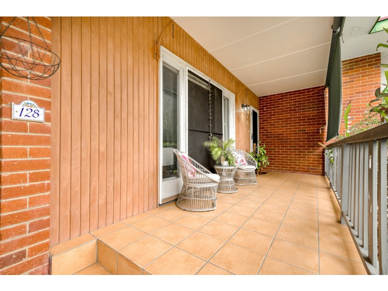 128 Upper Richardson Street, Whitfield QLD 4870