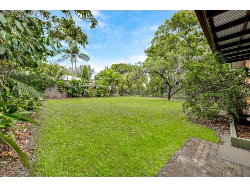 128 Upper Richardson Street, Whitfield QLD 4870