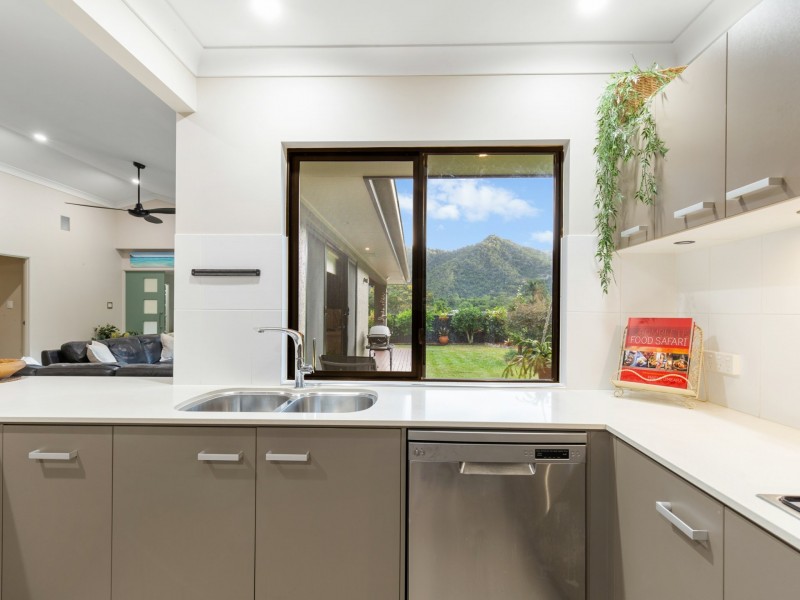1 Ellie Banning Close, Redlynch QLD 4870