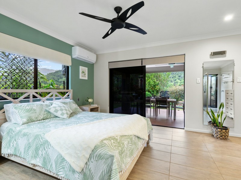 1 Ellie Banning Close, Redlynch QLD 4870