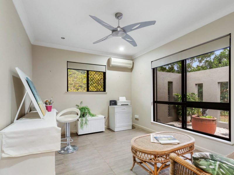 1 Ellie Banning Close, Redlynch QLD 4870