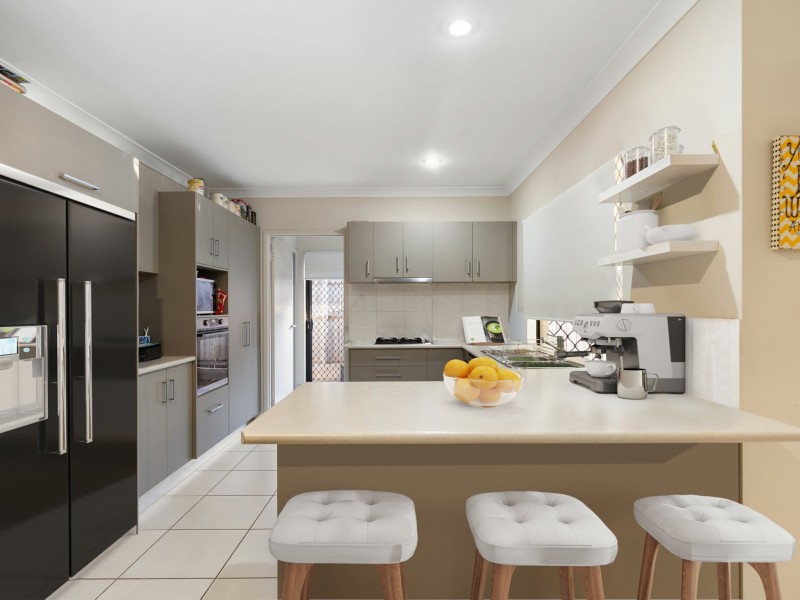 33 Hodkinson Street, Redlynch QLD 4870
