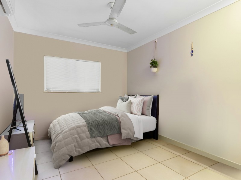 33 Hodkinson Street, Redlynch QLD 4870