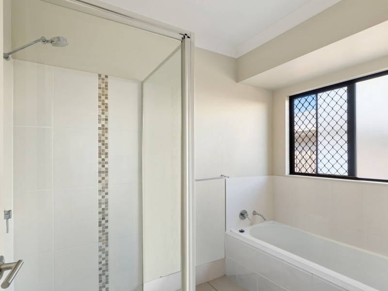 33 Hodkinson Street, Redlynch QLD 4870