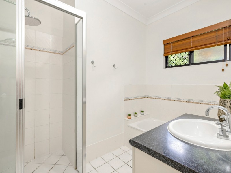 32 Shamrock Avenue, Brinsmead QLD 4870