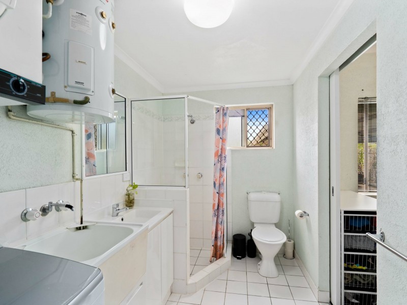 1/150 Pease Street, Manoora QLD 4870