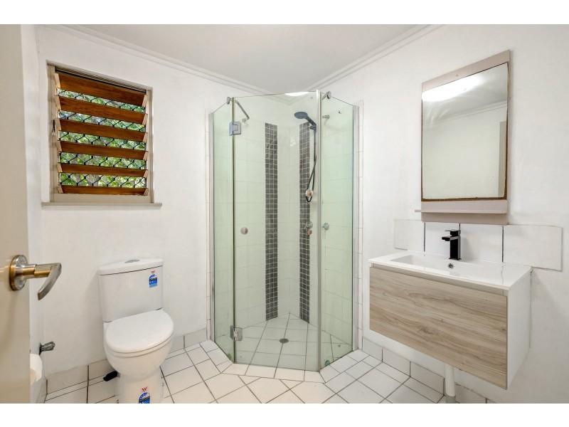 203/2-8 Centenary Close, Manoora QLD 4870