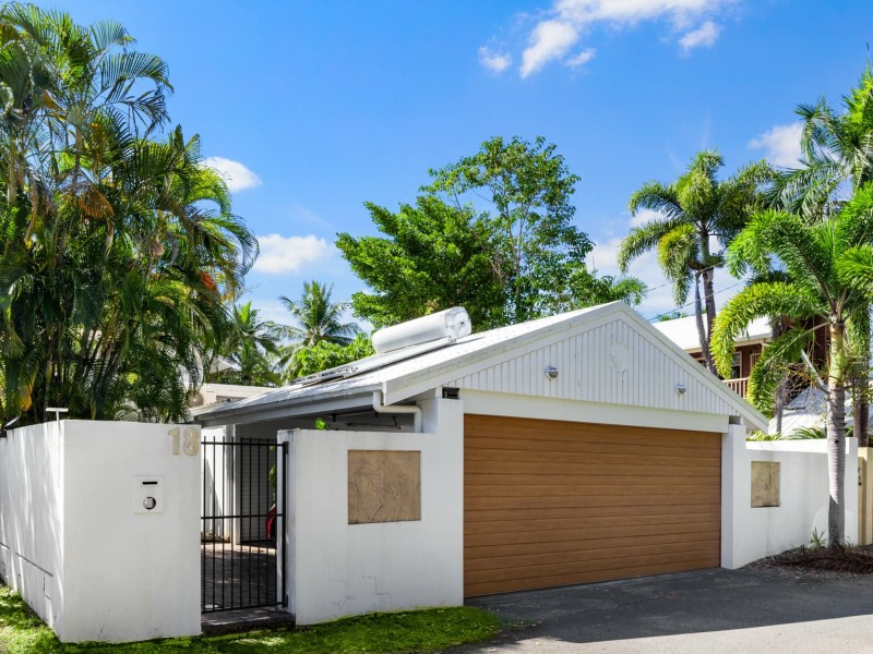 18 Hibiscus Lane, Holloways Beach QLD 4878