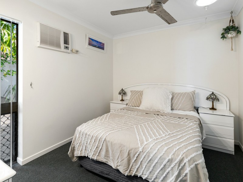 18 Hibiscus Lane, Holloways Beach QLD 4878