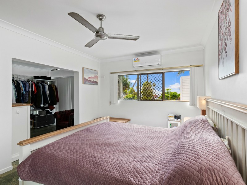 18 Hibiscus Lane, Holloways Beach QLD 4878