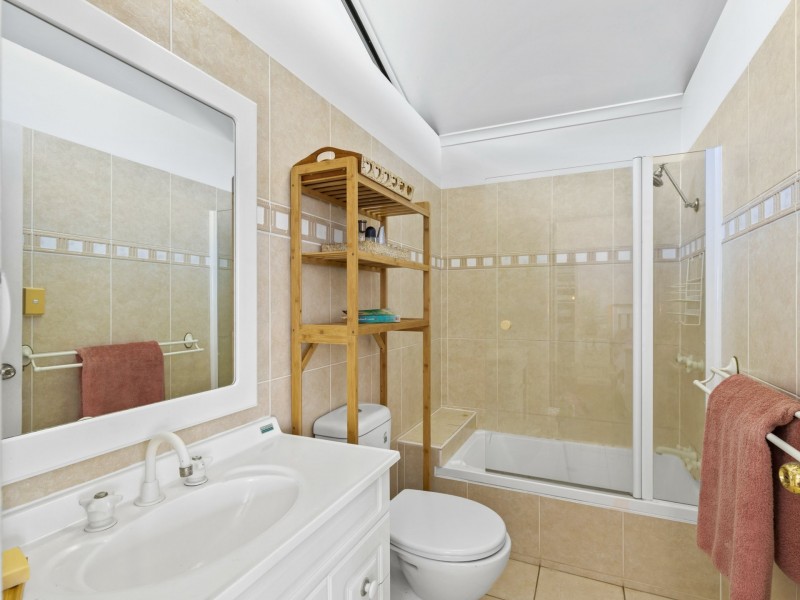 18 Hibiscus Lane, Holloways Beach QLD 4878