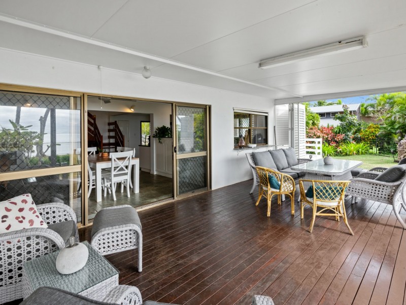 18 Hibiscus Lane, Holloways Beach QLD 4878