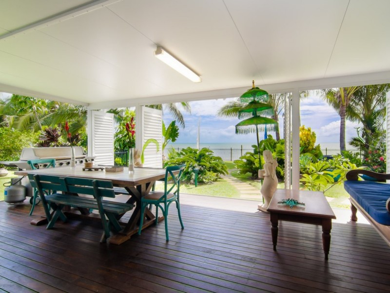 18 Hibiscus Lane, Holloways Beach QLD 4878