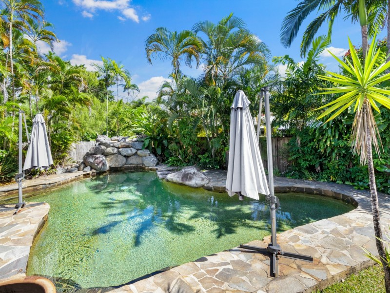 18 Hibiscus Lane, Holloways Beach QLD 4878