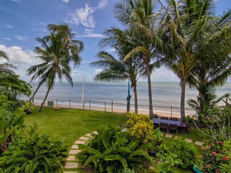 18 Hibiscus Lane, Holloways Beach QLD 4878