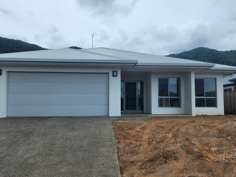 8 Creekview Parade, Bentley Park QLD 4869