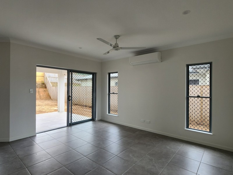 8 Creekview Parade, Bentley Park QLD 4869