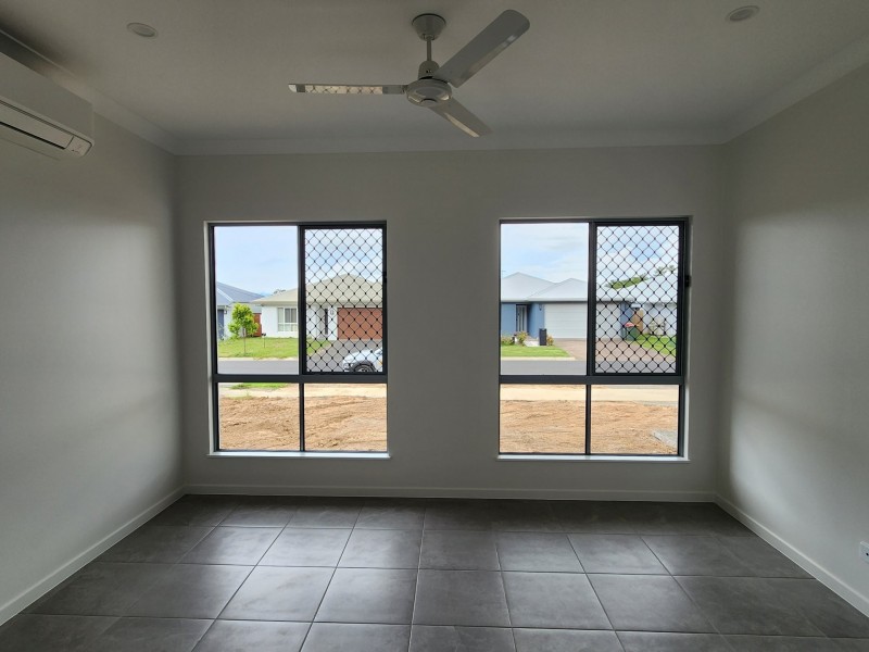 8 Creekview Parade, Bentley Park QLD 4869