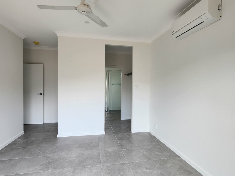 8 Creekview Parade, Bentley Park QLD 4869