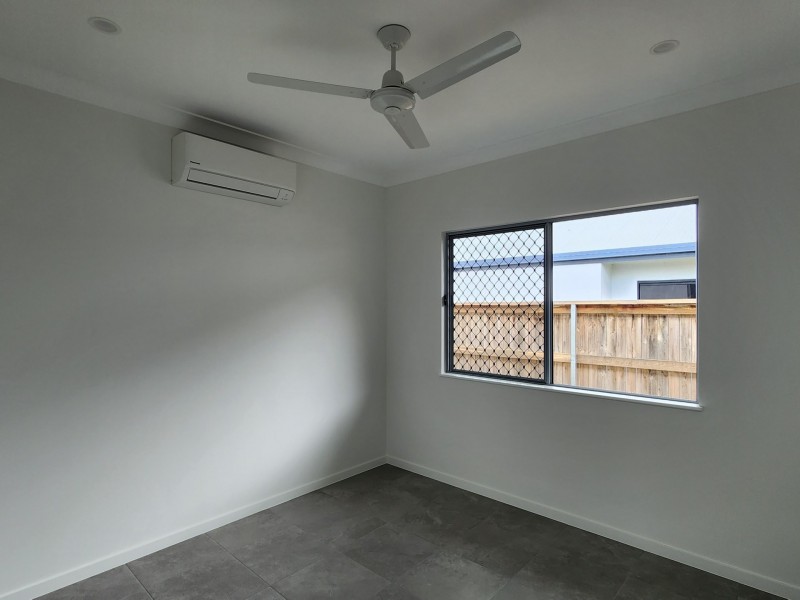 8 Creekview Parade, Bentley Park QLD 4869