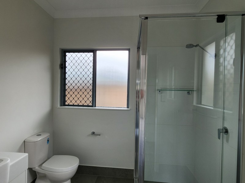 8 Creekview Parade, Bentley Park QLD 4869